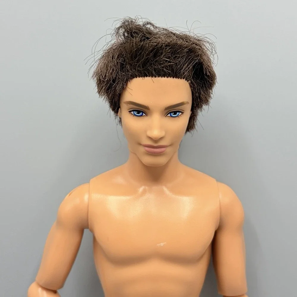 Barbie Fashionistas Swappin Style Sporty Ken Ryan Doll 2010 Brunette Articulated